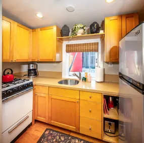 Sunny Bernal Heights Casita with Private Entrance - Image 5