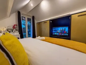 Cosy Chalet – Fibre WiFi – Parking - Image 4
