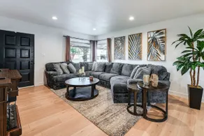 Shop, Swim & Explore: Updated Phoenix Home! - Image 5