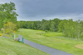 Poconos Retreat in The Hideout Lake Community! - Image 2