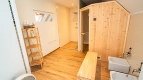 Wellness suite: private sauna & exclusive living - Image 5