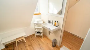 Wellness suite: private sauna & exclusive living - Image 4