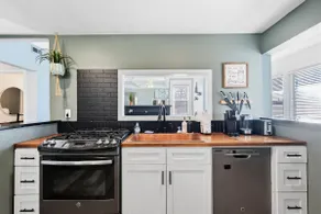 Charming Historic Foursquare Home 4BR Backyard - Image 4