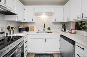 Beacon Grove Retreat – Patio • Washer/Dryer • WiFi - Image 4