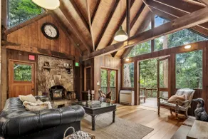 Rustic 3-Bed Retreat in Springbrook - Image 2