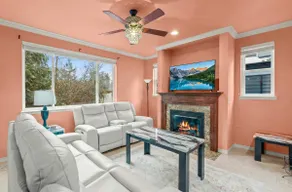 Cozy 3BR House with Lake View near Hiking Trails - Image 2