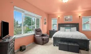 Cozy 3BR House with Lake View near Hiking Trails - Image 3