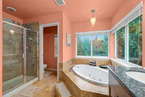 Cozy 3BR House with Lake View near Hiking Trails - Image 4