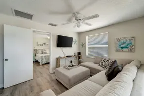 Serene oceanfront suite with Gulf view - Image 4