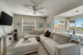 Serene oceanfront suite with Gulf view - Image 3