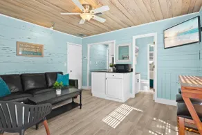 Suite w/ Shared Pool, Free WiFi, Central AC - Step - Image 3