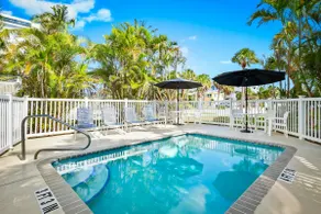 Suite w/ Shared Pool, Free WiFi, Central AC - Step - Image 2
