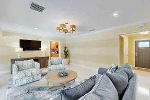 Huge 4BR | Private Pool | Home Office | W/D - Image 4
