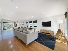 Snowgum Bright Retreat - 2 Houses, 1 Location - Image 3