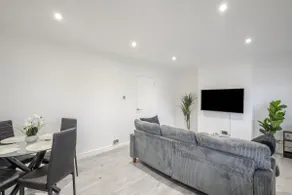 Chic & Cosy 2 Bed Maisonette with Freeparking near Chelmsford City Centre - Image 4