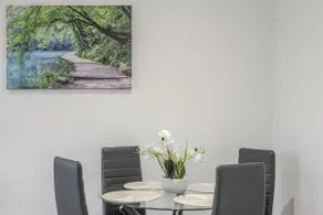 Chic & Cosy 2 Bed Maisonette with Freeparking near Chelmsford City Centre - Image 5