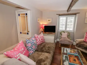 Bumblebee Cottage - Image 4
