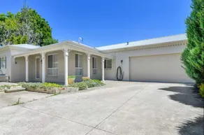 Prime on Piper - 3 Bed Home in Heart of Town - Image 5