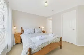 Prime on Piper - 3 Bed Home in Heart of Town - Image 3