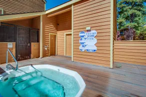 Stylish Townhome with Deck & Shared Hot Tub - Walk - Image 3