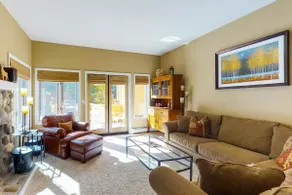 Stylish Townhome with Deck & Shared Hot Tub - Walk - Image 4