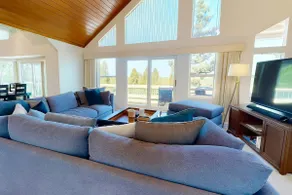 Gorgeous Northstar Home with Central AC Ping-Pong Fireplace & Jetted Tub - Image 3