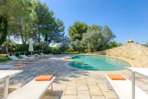 Fantastic pool villa w/ private park 2km from sea - Image 2