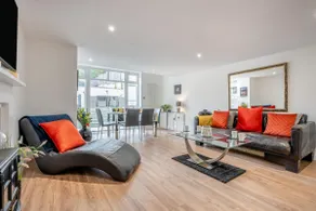 3 Bed in Whitby oc-g0138 - Image 4