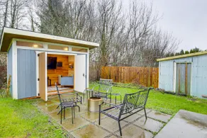 Entertainment Shed! Pet-friendly Oregon Coast Home - Image 3