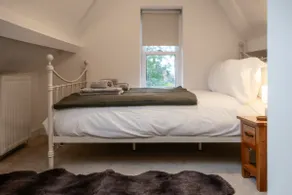 Beautiful 2 Bedroom Apartment in Malvern - Image 4