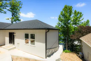 Waterfront Retreat One - Image 4