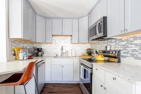 NEW: In-town home w/ gorgeous cedar sauna+fire-pit - Image 4