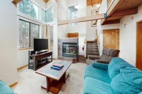 Spacious townhouse with shared hot tub & pool slee - Image 2