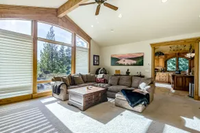 Luxury home with office & garage, sleeps 8 - Image 4