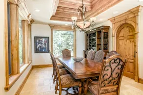 Luxury home with office & garage, sleeps 8 - Image 5
