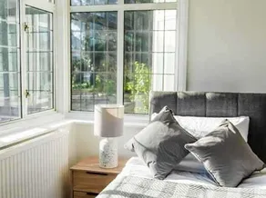 Serviced Accom Sleeps 8- Near London Free Parking - Image 2