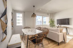Bright 2-Bed Apartment Near Santiago Bernabéu - Image 3