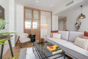 Bright 2-Bed Apartment Near Santiago Bernabéu - Image 5