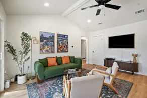 Cozy Austin Retreat - Mins to Q2 & The Domain - Image 2