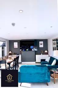 The Lockside By Allsquare Stays 5BDR Heathrow M4 M25 M3 - Image 3