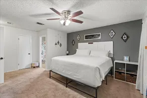 Sleeps 11 | Hot Summer Nights + Lake & BBQ Stay - Image 4