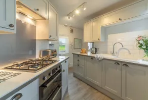Lodesman Cottage - Image 2