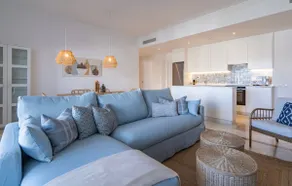 Modern Luxurious 3-Bedroom Residence with Resort Amenities - Image 2