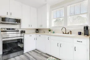 Quiet Grove Hill Cottage w/ Wraparound Deck! - Image 2