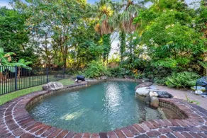 The Grand Canopy House Family Home with Pool - Image 2