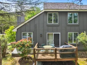 3BR Townhouse with Game Loft Near Boulder Lake - Image 5