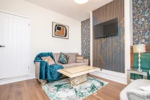 New! Corporate Stays| Parking | 15 Min to the City - Image 3