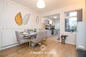 New! Corporate Stays| Parking | 15 Min to the City - Image 4