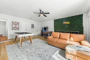 Pool+Firepit+GameRm+Golf+15 Mins DT & Airport+W/D - Image 2