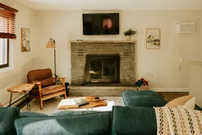 Fox Hollow Retreat | Sleeps 11 |Family Friendly - Image 4